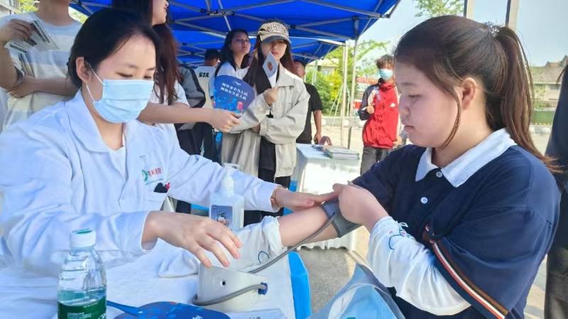 眉山市“第36个爱国卫生月”暨青神县创建“健康四川示范县”主题宣传活动举行