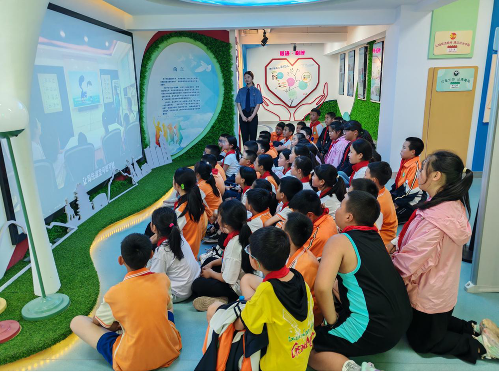 南江县青少年学生校外活动中心朝阳活动站厚植法律意识