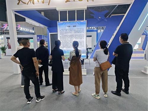 简阳市科协组织科协系统优秀人才观展2024“蓉漂人才日”——“蓉漂”人才成果展