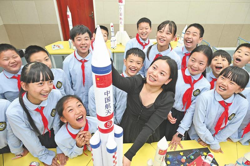 童心向太空 共筑航天梦