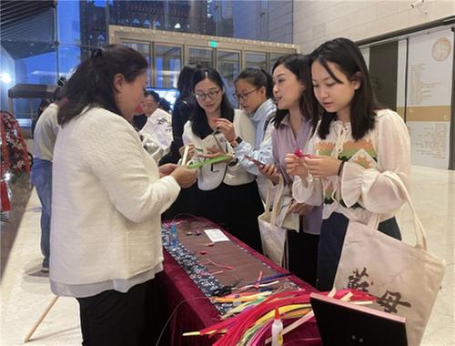 北京天桥艺术中心的青神“文化热”