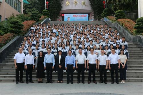 中国工程院院士邓龙江走进安岳中学