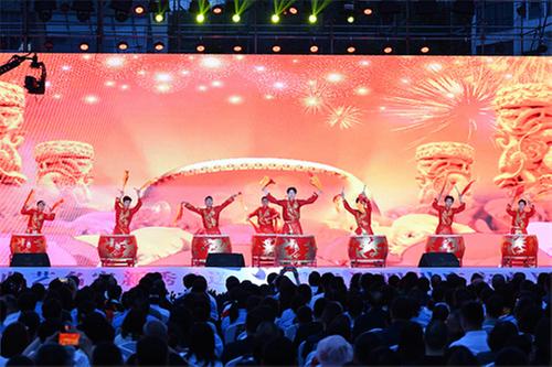 中国曲协组织曲艺名家新秀到广安“送欢笑”