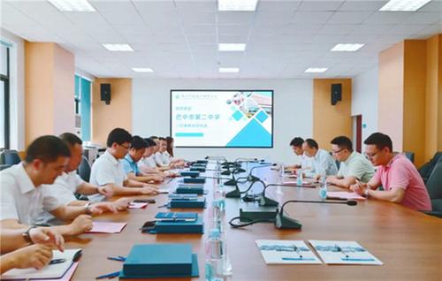 巴中二中与电子科大物理学院举行“拔尖创新人才培养基地”战略合作签约仪式