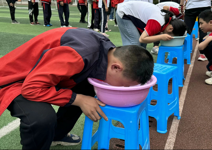 南江县特殊教育学校开展防溺水“一盆水闭气”体验活动