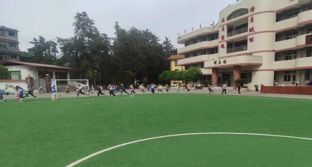 南江县红光镇小学开展防震减灾逃生演练活动