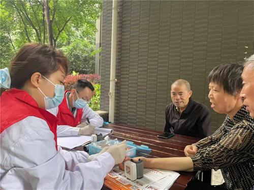 仁寿县怀仁街道八里社区开展“服务居民 健康行动”义诊活动