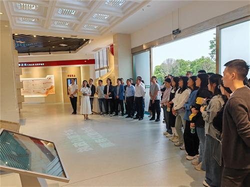 岳池县打造关爱干部“心”模式