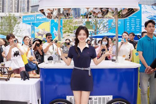 因宠爱而快乐，与HAZZYS品牌代言人谭松韵同频跃动萌宠「汪运会」