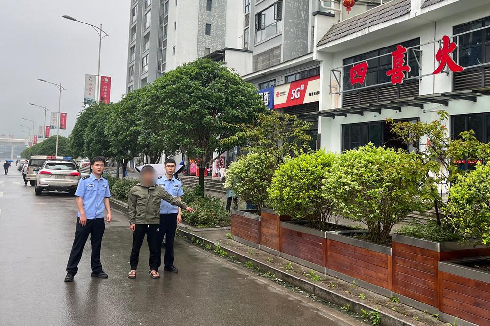 华蓥市破获一起车内盗窃案  