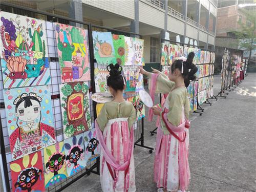 南江县八庙镇初级中学举办校园艺术节