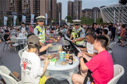 “嗨啤”简阳，公安交警现场“喊麦”酒后禁驾