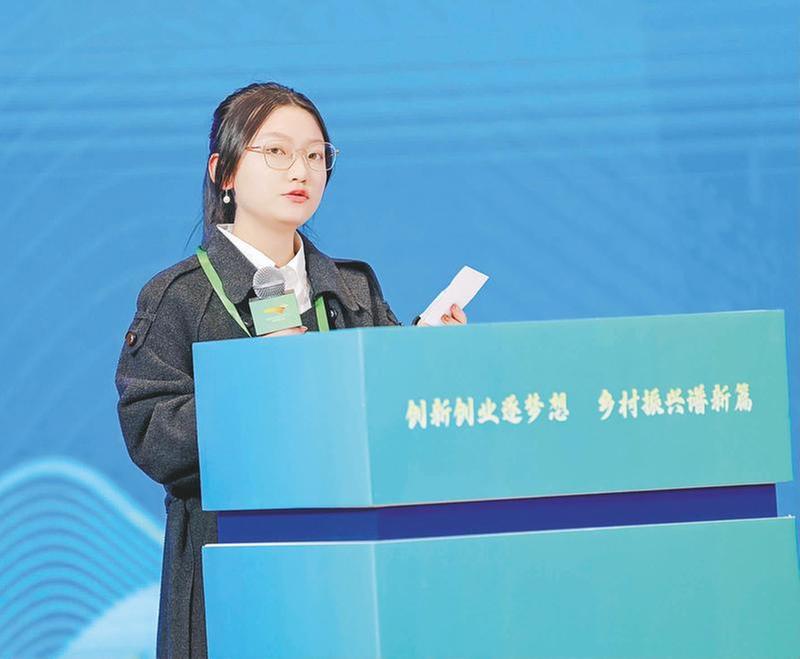 “鸡”鸣大英 一位“00后”的林下“乌金”实验