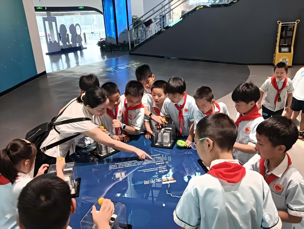 巴州区科协联合巴州区第三小学开展天府科普研学游活动
