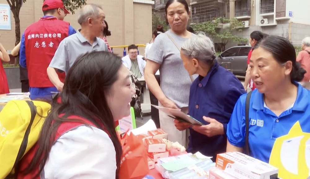 义诊+宣讲，东兴区龙观社区这场科普活动暖心又实在